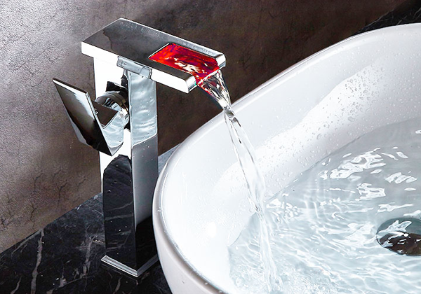 Different faucets in the past, making modern home life full of life