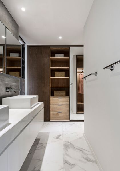 How to choose the material of the storage rack? Size? Is the punch-free shelf easy to use?