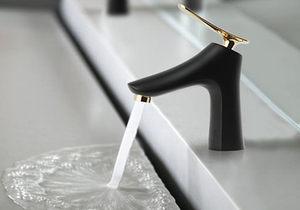 Different faucets in the past, making modern home life full of life